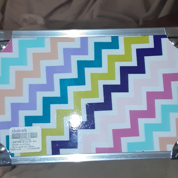 Claire's storage box. - Picture 4 of 4